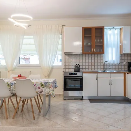 Bright Skg شقة سالونيك